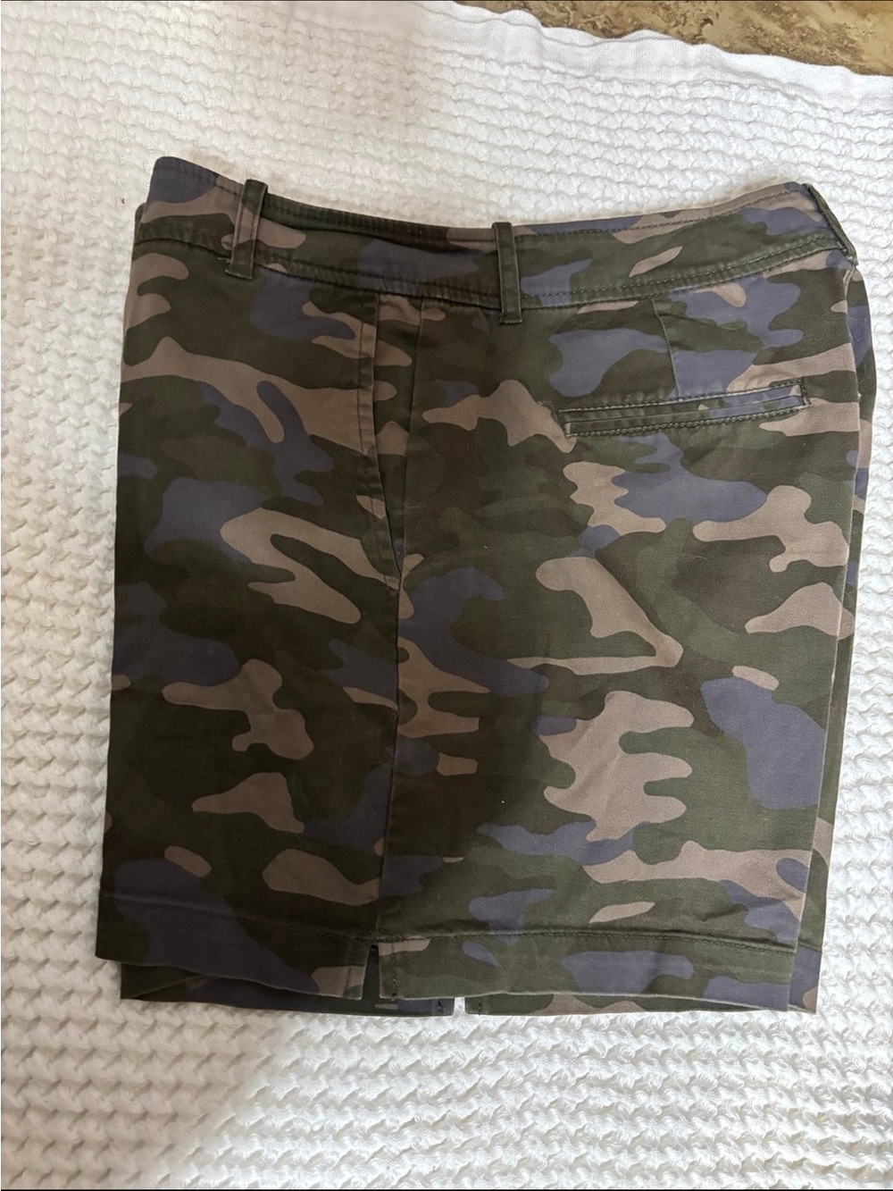 New York & Company Camo Print Shorts - Olive & Tan - Picture 5 of 5